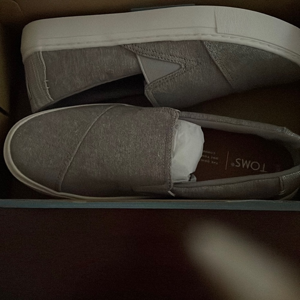 Toms Luca Frost Grey Sneakers Brand New in the Original Box